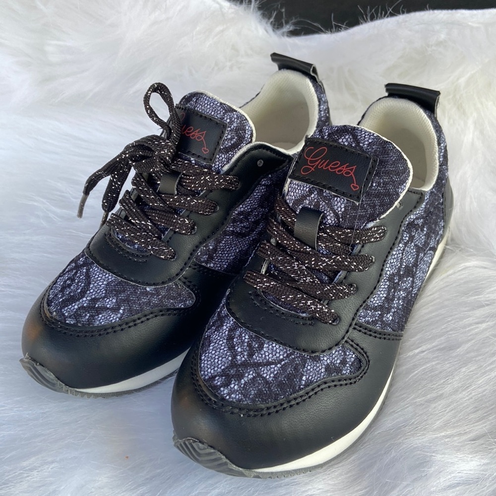 New GUESS Girls Guess Cute Logo Shoes